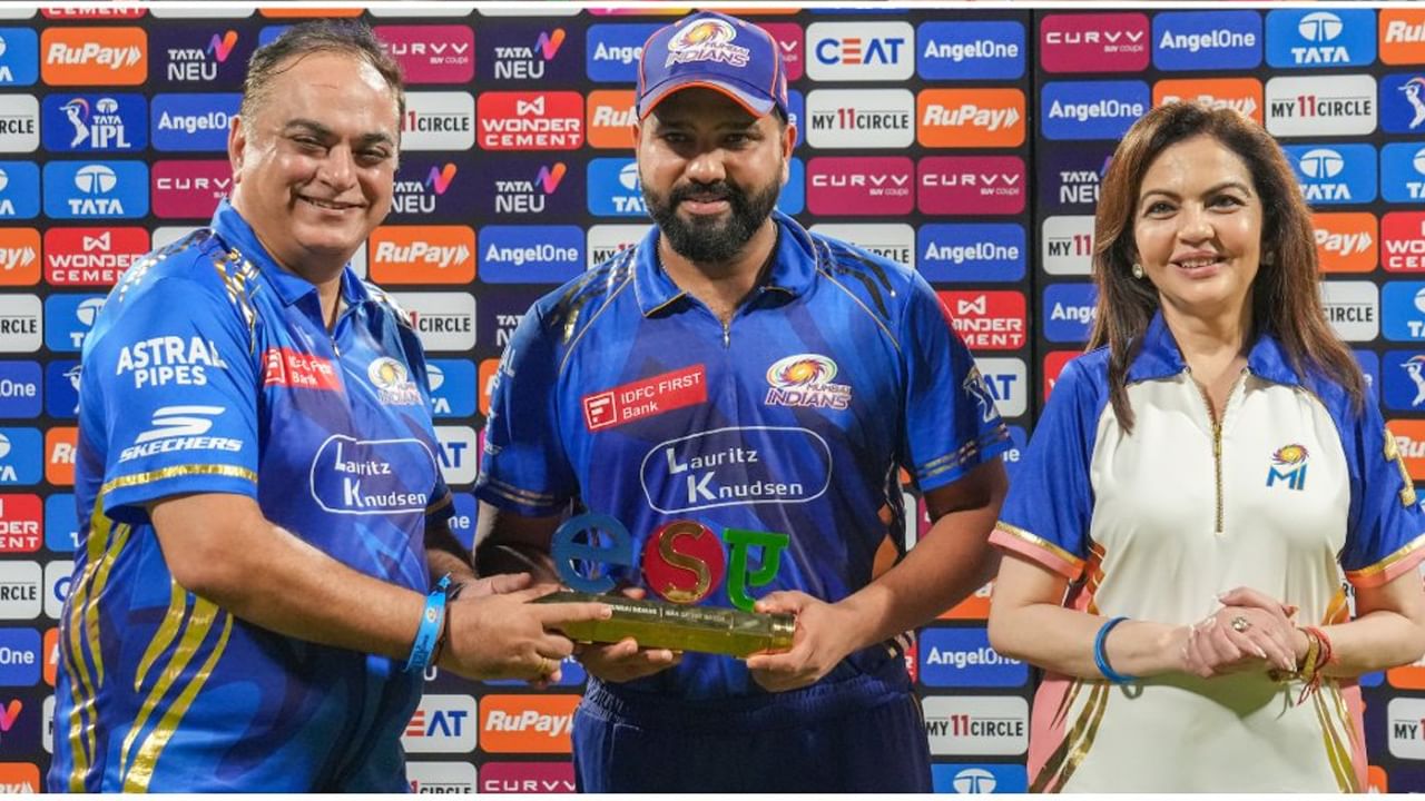 చెన్నైతో జరిగిన మ్యాచ్లో రోహిత్ శర్మ సూర్యకుమార్ యాదవ్తో కలిసి సెంచరీ భాగస్వామ్యాన్ని నెలకొల్పాడు. ఈ భాగస్వామ్యం కారణంగా, ముంబై ఇండియన్స్ 3 సంవత్సరాల తర్వాత ఐపీఎల్లో చెన్నైని ఓడించగలిగింది. ఈ విజయంతో ముంబై ఇండియన్స్ హ్యాట్రిక్ విజయాలు సాధించింది. ఐపీఎల్లో 348 రోజుల తర్వాత రోహిత్ అర్ధ శతకం సాధించాడు. అతను చివరిసారిగా 2024లో లక్నో సూపర్జెయింట్స్పై హాఫ్ సెంచరీ చేశాడు.