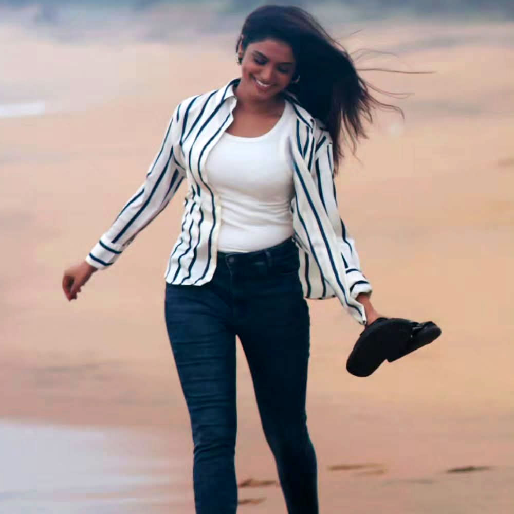 నటనతో పాటు, రూపా ఫ్యాషన్‌లో కూడా తనదైన ముద్ర వేసింది. ఆమె ఇన్‌స్టాగ్రామ్ ప్రొఫైల్‌లో ఆకట్టుకునే ఫ్యాషన్ లుక్స్‌ను పంచుకుంటుంది, ఇందులో ధోతీ శారీ, నెటెడ్ శారీలు, ఫ్రిల్‌డ్ టాప్‌లు వంటివి ఉన్నాయి.