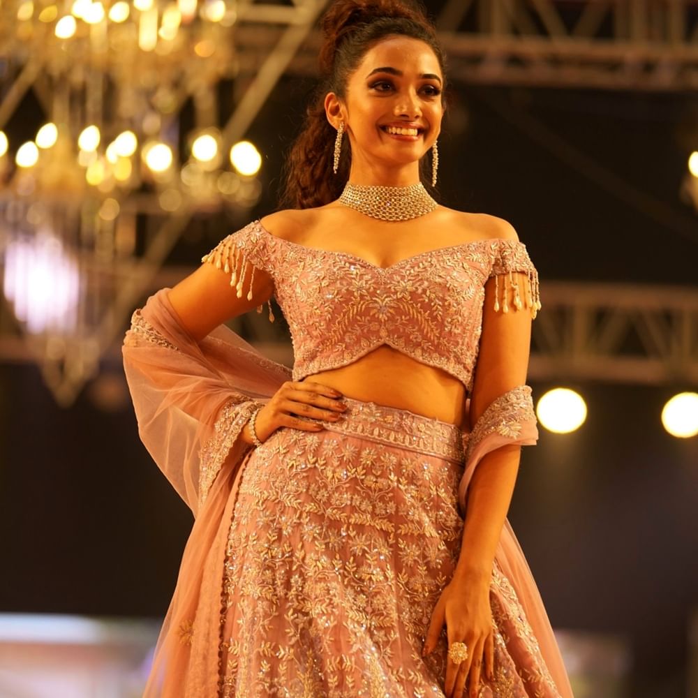 సైరా నరసింహారెడ్డి, పిట్ట కథలు, బిలాల్పూర్ పోలీస్ స్టేషన్, మోస్ట్ ఎలిజిబుల్ బ్యాచ్లర్, పుష్పక విమానం సినిమాల్లో నటించి మంచి గుర్తింపు తెచ్చుకుంది. అలాగే ఇటీవల తమిళ్ లోనూ ఓ సినిమా చేసి పేక్షకులను మెప్పించింది. ఈ చిన్నది.