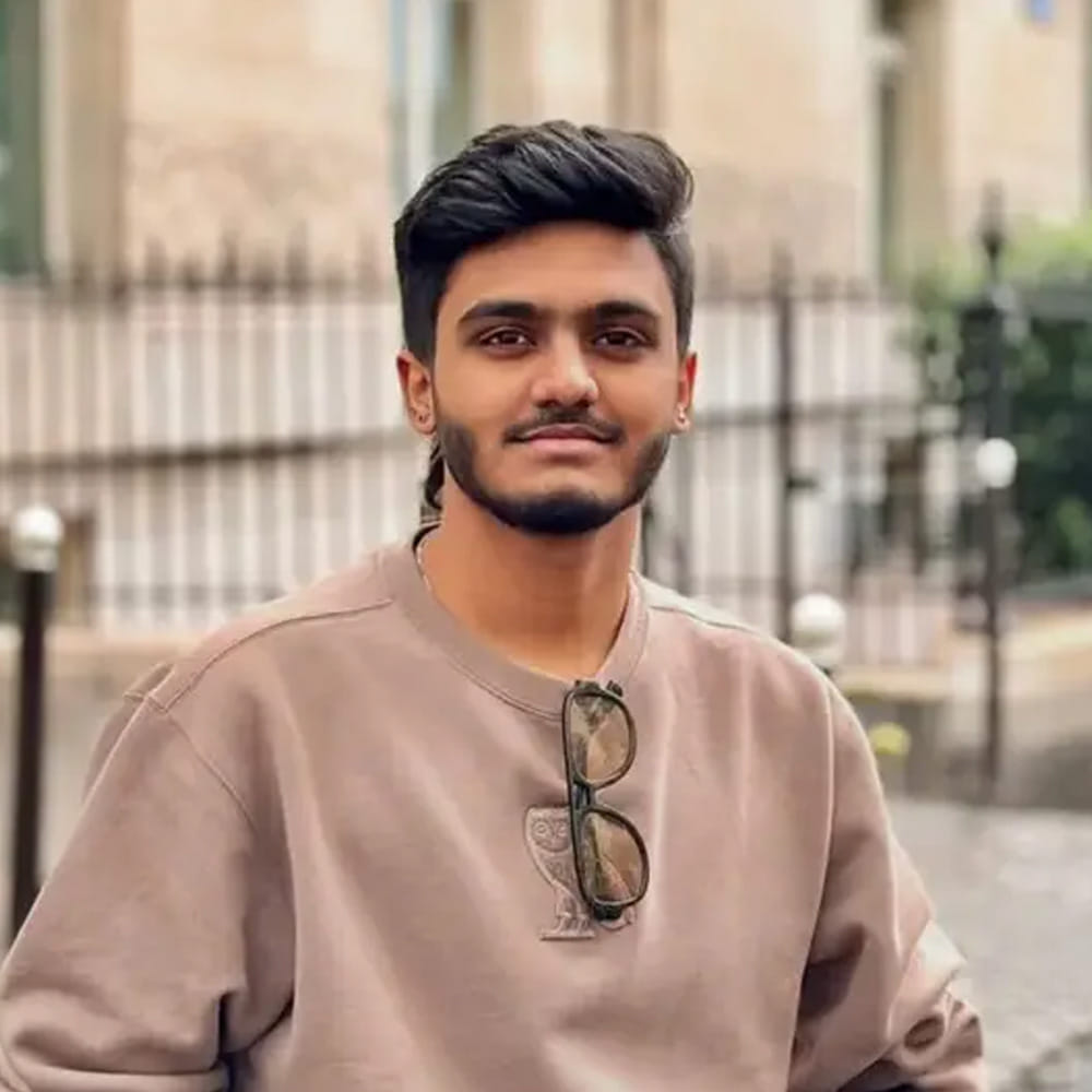 
సిల్వర్‌ స్క్రీన్ మీద కొత్తగా ఫ్లాష్ అవుతున్న మరో ఇంట్రస్టింగ్ నేమ్‌ సాయి అభయంకర్‌. మ్యూజిక్ డైరెక్టర్‌గా ఒక్క సినిమా కూడా రిలీజ్ కాకపోయినా... ఈ యంగ్ మ్యూజిషియన్‌ పేరు కోలీవుడ్ సర్కిల్స్‌లో ట్రెండ్ అవుతోంది. 