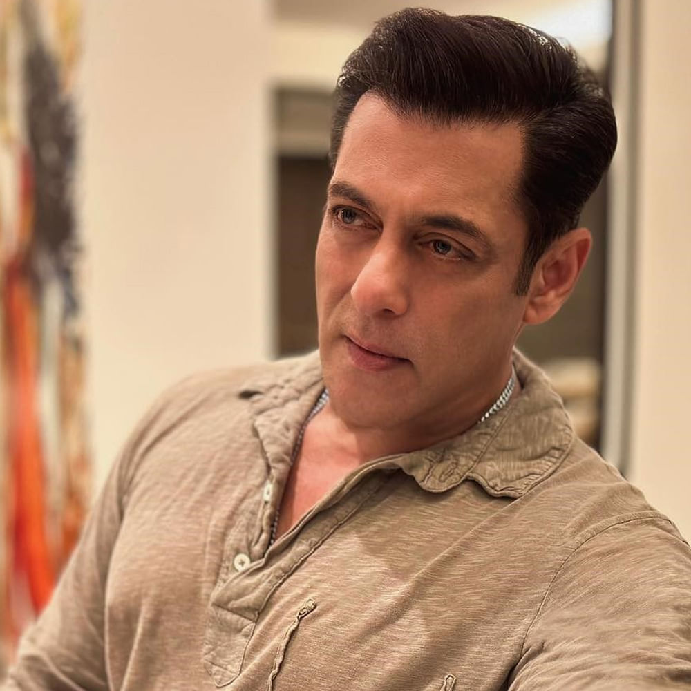 సల్మాన్ హీరోగా మురుగదాస్ తెరకెక్కించిన సికిందర్ సినిమాకు మొదటి రోజే టాక్ తేడాగా వచ్చింది.. ఓపెనింగ్స్ కూడా ఏమంత గొప్పగా లేవు. కేవలం 30 కోట్లతో సరిపెట్టుకున్నారు సల్మాన్. 