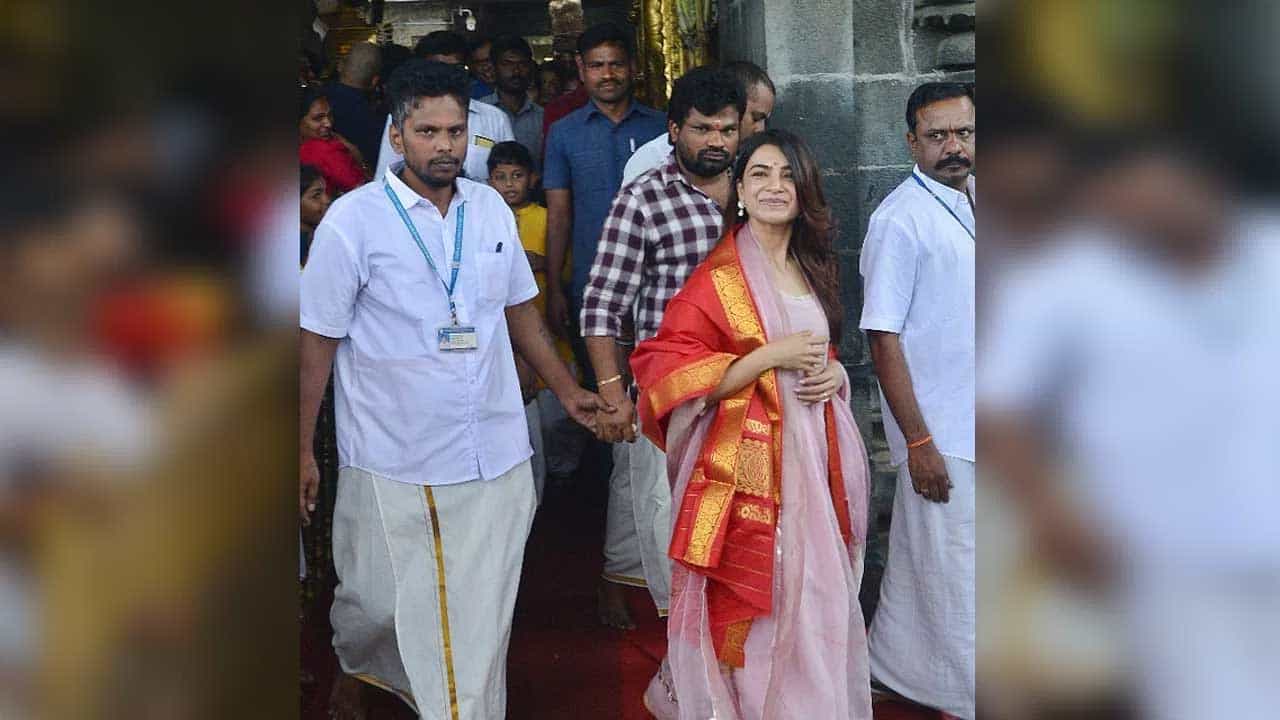 ఇక ఈ మధ్య సమంతకు సంబంధించిన ఓ న్యూస్ నెట్టింట తెగ వైరల్ అవుతున్న విషయం తెలిసిందే.ఈ బ్యూటీ రాజ్ నిడియోరుతో ప్రేమలో ఉందని, త్వరలోనే వివాహం చేసుకోబుతంది. అంతే కాకుండా వీరు పెళ్లి తర్వాత ఎలాంటి సమస్యలు రాకూడదని పూజలు చేసినట్లు సోషల్ మీడియాలో అనేక రూమర్స్ చక్కర్లు కొడుతున్నాయి.