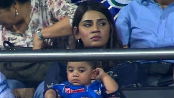 మీ ఆనందం కోసం మా కొడుకును జోకర్లా మారుస్తారా.. ట్రోలర్స్కు ఇచ్చిపడేసిన జస్ప్రీత్ బుమ్రా భార్య