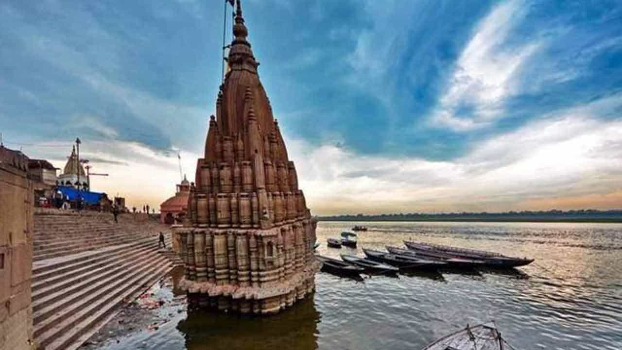 సింధియా ఘాట్ - Scindia Ghat
సింధియా ఘాట్ సింధియా రాజుల పేరు మీదుగా ఇక్కడ ఘాట్ ఉంది. సింధియా ఘాట్​లోని సంకట దేవి ఆలయం సమీపంలో యమాదిత్యుడు కొలువై ఉన్నాడు. 