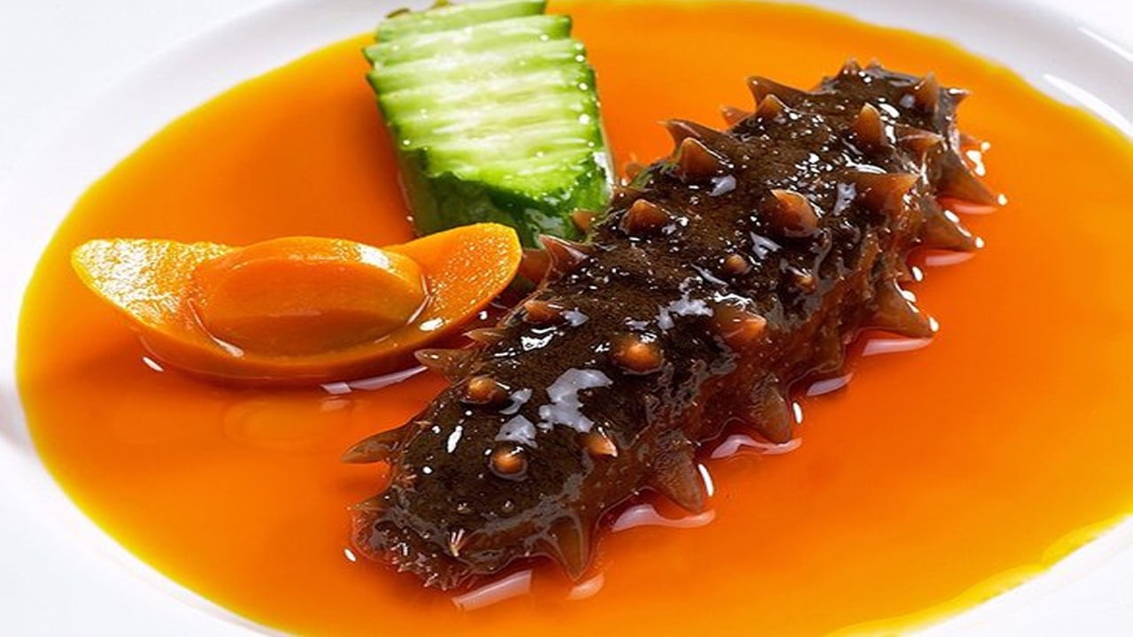 అంతేకాదు ఐరోపాలో కొన్ని రకాల క్యాన్సర్లకు చికిత్స కోసం, రక్తం గడ్డకట్టడానికి కూడా ఈ సముద్ర దోసకాయలను ఉపయోగిస్తున్నారు. ఒకప్పుడు తినే ఆహారంలో ఉపయోగించే ఈజీవులు ఇప్పుడు పాశ్చాత్య ఔషధ కంపెనీలకు ఔషదంగా పనిచేస్తుంది. దీంతో వీటికి భారీ డిమాండ్ నెలకొంది. అనేక దేశాలు ఈ జీవులను విపరీతంగా ఉపయోగించడంతో కొన్ని జాతులు అంతరించి పోయే దశకు చేరుకున్నాయి.
