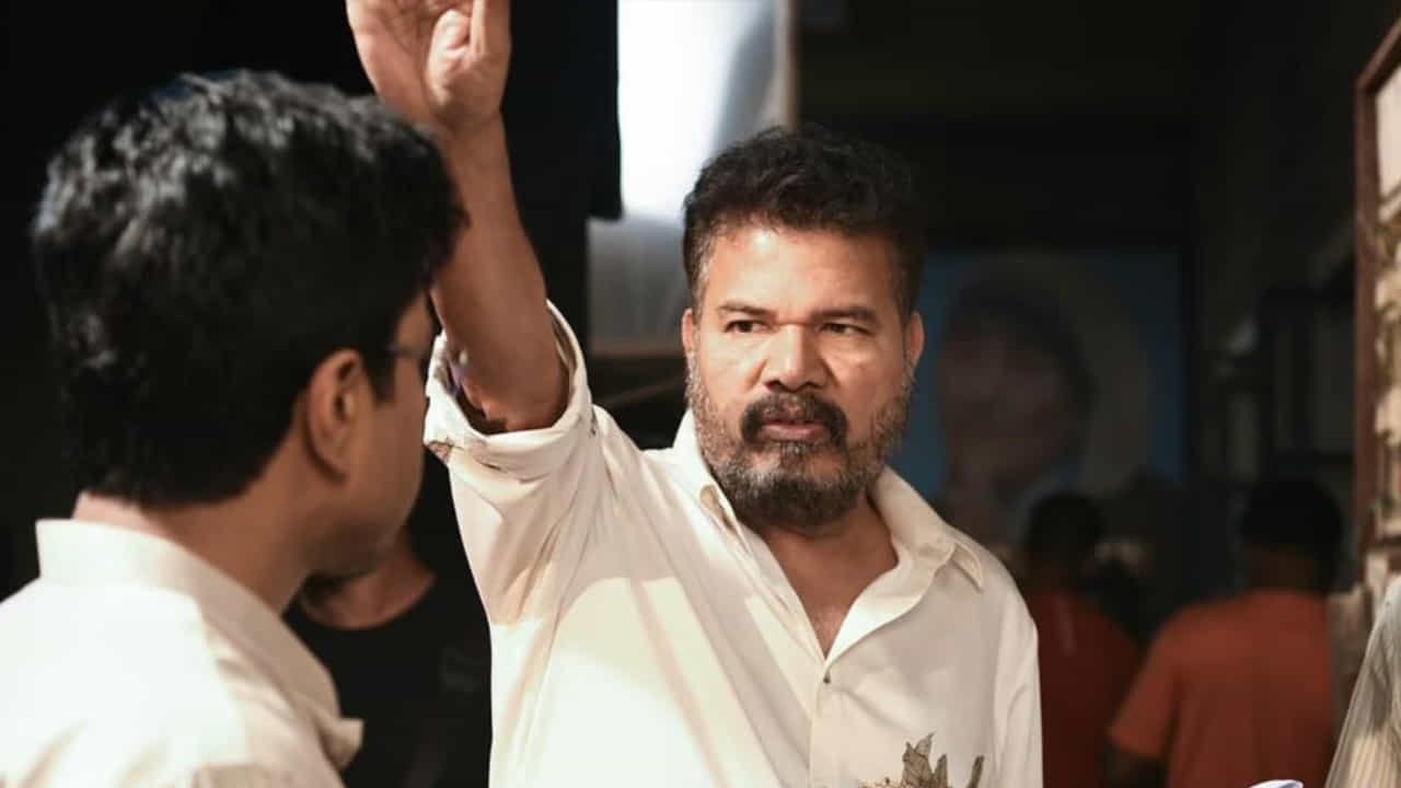 1000 కోట్లతో వీరయుగ నాయగన్ వేల్పరి ప్రాజెక్ట్ అనౌన్స్ చేసినా.. ఒకప్పటిలా శంకర్ కోసం అంత బడ్జెట్ ఇచ్చే నిర్మాతలు లేరిప్పుడు. ఎలా చూసుకున్నా.. ఈయనకు లాంగ్ గ్యాప్ అయితే తప్పేలా లేదిప్పుడు.