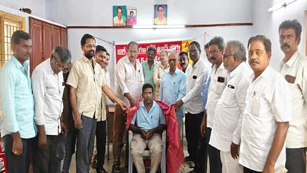 Inspiring Story: డాక్టరేట్ సాధించిన ఆటో డ్రైవర్..! జీవనోపాధి కోసం ఆటో నడుపుతూ.. డాక్టరేట్ అందుకున్న శంకర్ రావు!