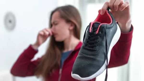 Shoes Smell: మీ బూట్ల దుర్వాసన సింపుల్గా తొలగించే చిట్కాలు.. ఇలా చేస్తే చాలు నిమిషాల్లో అద్భుతం!