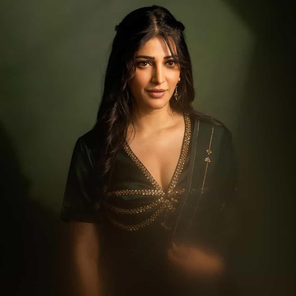 చిన్నప్పటి నుంచి బెంజిలో తిరిగానని గుర్తుచేసుకున్నారు శ్రుతి. అయితే తన అమ్మానాన్నలు విడిపోయాక ముంబైలో మెట్రో ఎక్కాల్సి వచ్చిందన్నారు. ప్రేమ గురించి కూడా మాట్లాడారు ఈ బ్యూటీ. తన ప్రేమ విఫలమైన ప్రతి సారీ బాధ ఎక్కువగా ఉంటుందన్నారు. 