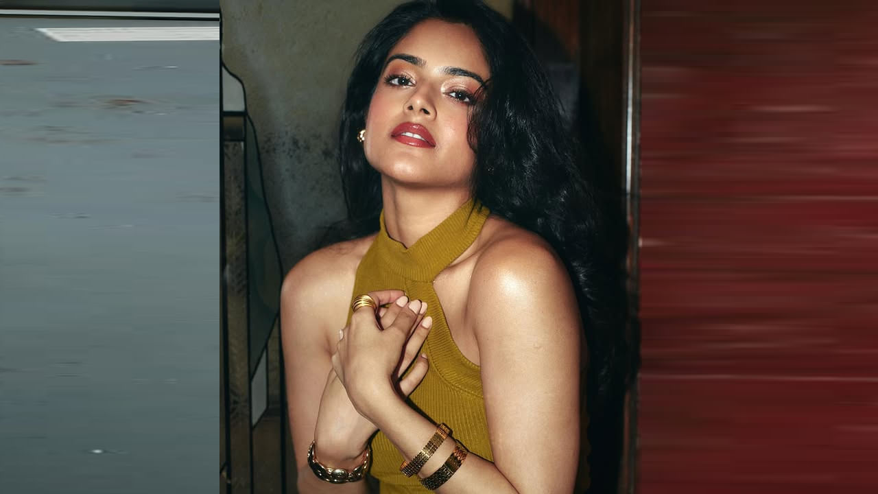 రిద్ధి కుమార్.. లవర్ సినిమాతో చలన చిత్ర అరంగేట్రం చేసింది. రాజ్ తరుణ్ సరసన కథానాయకిగా ఈ మూవీలో అందం, అభినయంతో కట్టిపడేసింది. చాలా కాలం గ్యాప్ తీసుకున్న తర్వాత ప్రభాస్ నటించిన రాధేశ్యామ్ సినిమాలో కీలకపాత్రలో కనిపించింది రిద్ధి.