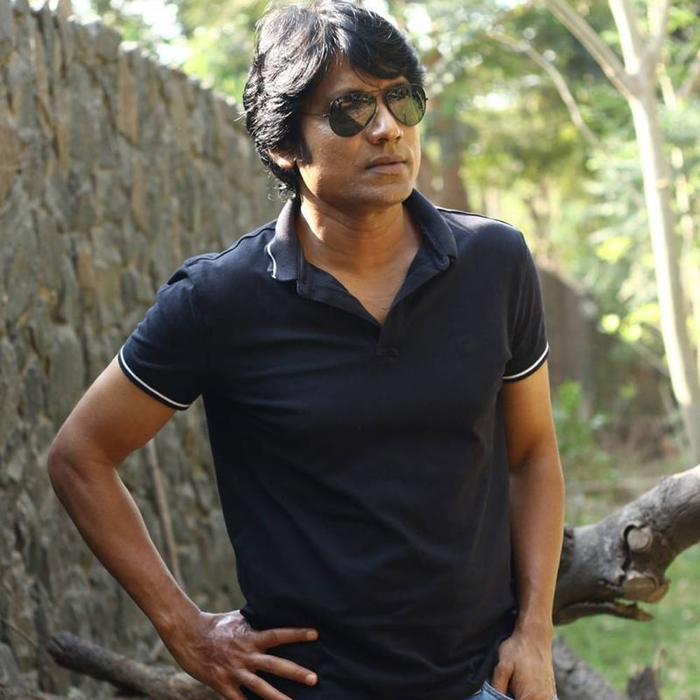 ప్రజెంట్ సెట్స్ మీద ఉన్న దాదాపు అరడజను సినిమాల్లో విలన్ రోల్స్ చేస్తున్నారు ఈ వర్సటైల్‌ స్టార్‌. కెరీర్‌లో ఇంత బిజీగా ఉన్న టైమ్‌లో బిగ్ డెసిషన్ తీసుకున్నారు ఎస్‌ జే సూర్య. 
