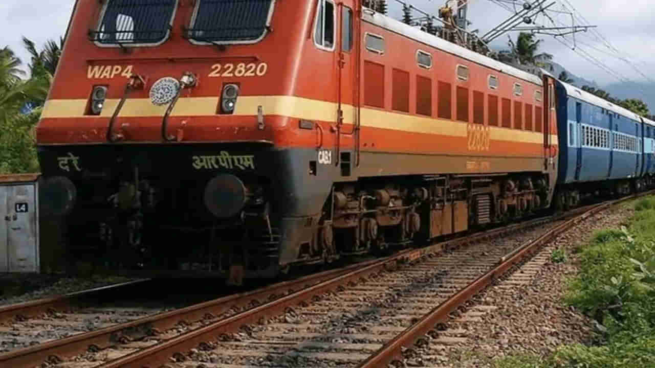 తిరుపతి వెళ్లేందుకు ప్లాన్‌ చేస్తున్నారా..? మీకో బంపర్‌ న్యూస్‌.. ఈ రూట్లలో 8 ప్రత్యేక రైళ్లు..