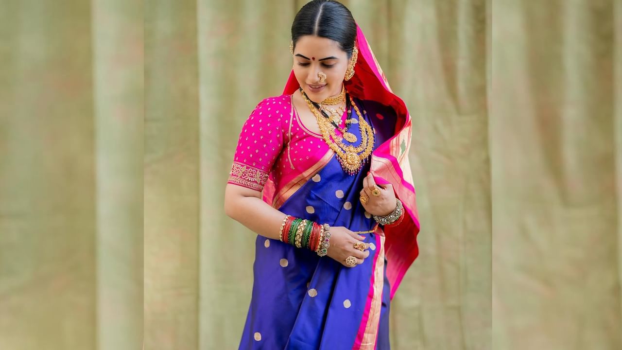 తాజాగా యాంకర్ స్రవంతి, ఛావా మూవీలో రష్మిక గెటప్ లో కనిపించింది. ప్రస్తుతం దీనినికి సంబంధించిన ఫొటోలు నెట్టింట్లో తెగ వైరల్ అవుతున్నాయి. దీంతో ఇది చూసిన నెటిజన్స్ అచ్చం రష్మిక లానే ఉన్నావంటూ కామెంట్స్ చేస్తున్నారు.