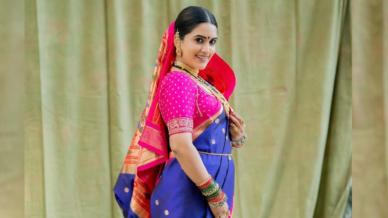 ఇక ఎప్పుడూ సోషల్ మీడియాలో చాలా యాక్టివ్ గా ఉండే ఈ చిన్నది డిఫరెంట్ లుక్ లో ఉన్న తన ఫొటోలను షేర్ చేస్తూ కుర్రకారును మాయ చేస్తుంటుంది. మొన్న అఘోరి గెటప్ లో దర్శనం ఇచ్చిన ఈ ముద్దుగుమ్మ తాజాగా యేసుభాయి గెటప్ లో కనిపించి అందరినీ ఆశ్చర్య పరిచింది.