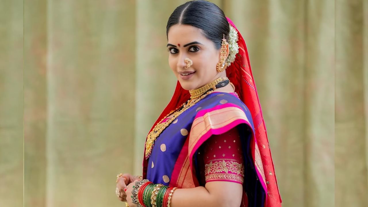 ఈ అమ్మడు ఎక్స్ ట్రా జబర్దస్త్ షోలో కొన్ని రోజుల పాటు యాంకర్ గా వ్యవహరించింది. తర్వాత శ్రీదేవి డ్రామా కంపెనీలో కూడా యాంకర్ గా చేసి బుల్లితెర ప్రేక్షకుల మనసు దోచుకుంది. అంతే కాకుండా ఇతర ఛానెల్స్ లో సెలబ్రిటీలను ఇంటర్వ్యూ చేస్తూ మంచి గుర్తింపు తెచ్చుకుంది ఈ ముద్దుగుమ్మ.