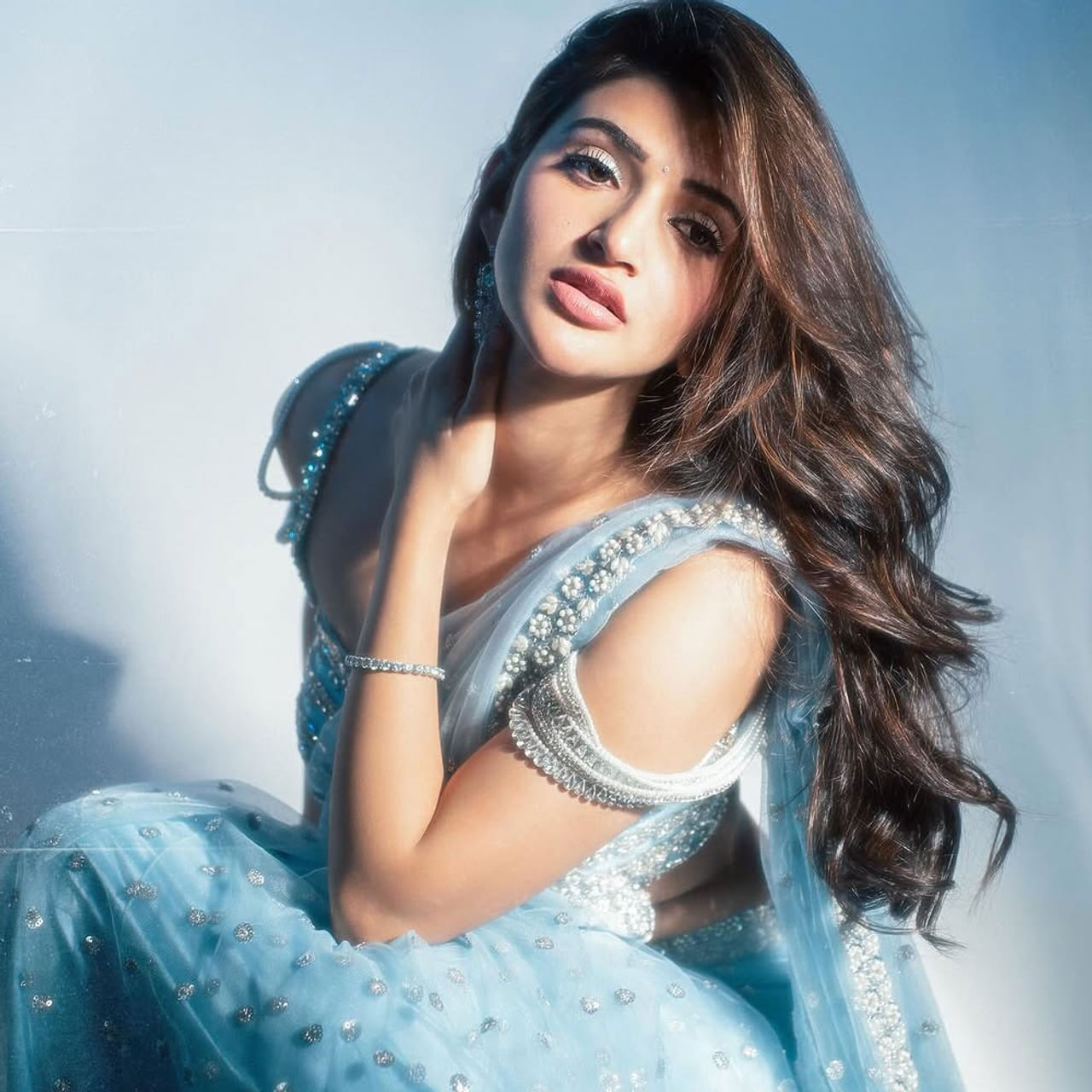 తెలుగులో వరుస హిట్లతో అతి తక్కువ సమయంలోనే స్టార్ స్టేటస్ సంపాదించుకున్న యంగ్ హీరోయిన్ శ్రీలీల. బ్యాక్ టూ బ్యాక్ ఆఫర్స్ అందుకుంటూ టాలీవుడ్ ఇండస్ట్రీలో బిజీ హీరోయిన్ గా దూసుకుపోయింది ఈ ముద్దుగుమ్మ. 