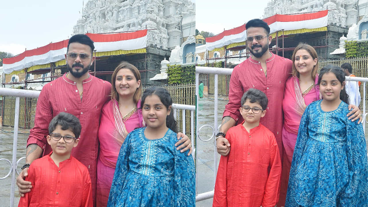 ఈ సందర్భంగా ఆలయంలోని వేద పండితులు శ్రీశాంత్ కుటుంబ సభ్యులకు వేదశీర్వచనం అందజేసి, తీర్థ ప్రసాదాలు అందజేశారు.