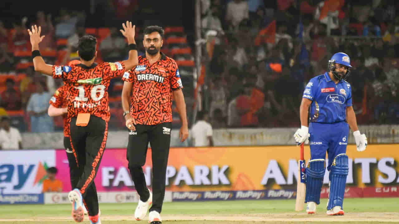 IPL 2025: ముంబై చేతిలో ఓటమి.. ఎస్‌ఆర్‌హెచ్ ఆటగాళ్లపైకి బాటిల్స్ విసిరేసిన ఫ్యాన్స్! వీడియో వైరల్