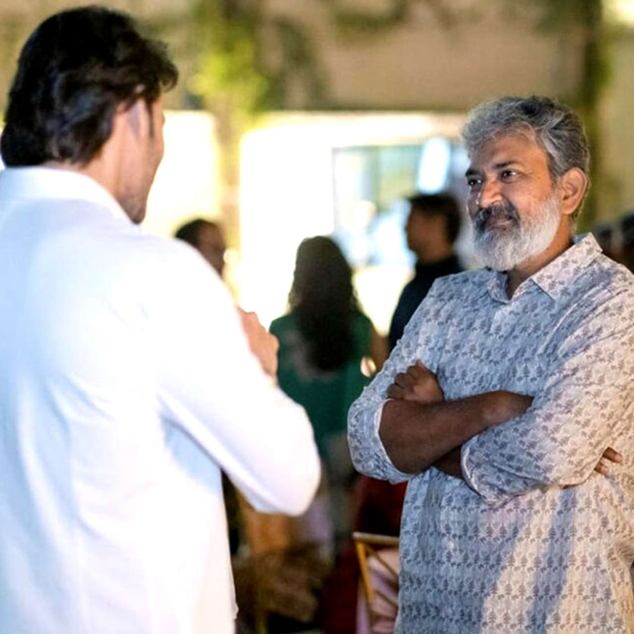 ఇండియన్ సినిమాకు  కొత్త బౌండరీస్‌ క్రియేట్ చేస్తున్న దర్శకుడు రాజమౌళి. బడ్జెట్‌, మేకింగ్‌, మార్కెట్‌, సక్సెస్‌ ఇలా ప్రతీ విషయంలో రాజమౌళి స్టాంప్ స్పష్టంగా కనిపిస్తుంది. ముఖ్యంగా సినిమా కథకు విజువల్‌ ఎఫెక్ట్స్‌ను వాడుకోవటంలో జక్కన్నది సపరేట్‌ స్టైల్‌. ఈగను మెయిన్ క్యారెక్టర్‌గా చూపించినా... తారక్‌, పులి మధ్య యాక్షన్ సీన్ ప్లాన్ చేసినా... అది జక్కన్నకే చెల్లింది.