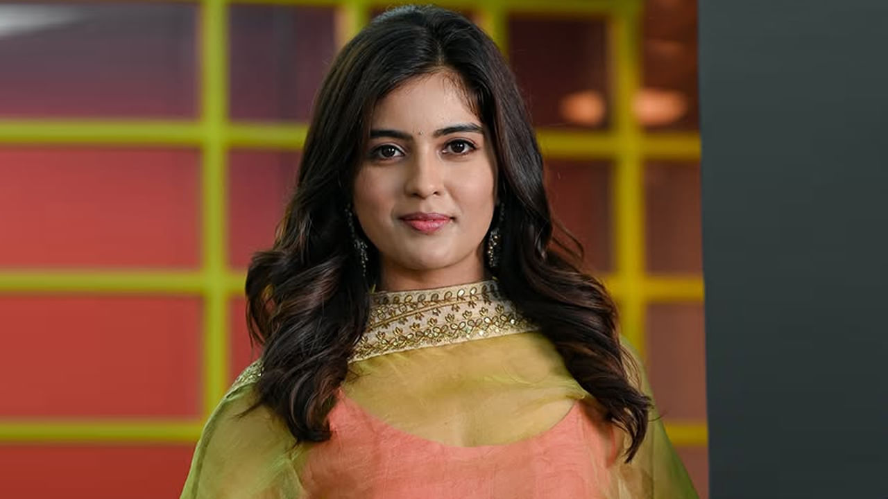 2024లో సంక్రాంతి కనుక జనవరి 12న విడుదలైన తెలుగు సూపర్ హీరో చిత్రం హనుమాన్ సినిమాలో తేజ సజ్జకి జోడిగా కథానాయకిగా నటించి ఆకట్టుకుంది. ఈ చిత్రం బ్లాక్ బస్టర్ కావడంతో పాటు ఈ ఏడాది సంక్రాంతి విన్నర్‎గా నిలిచింది.  అదే ఏడాది బచ్చలమల్లి సినిమా అల్లరి నరేష్ సరసన ఆకట్టుకుంది ఈ బ్యూటీ. 