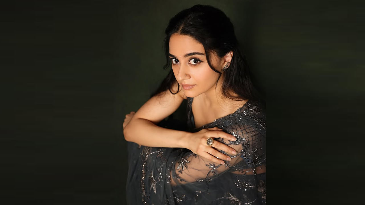 ఇమాన్వి.. ఈమె మరో పేరు ఇమాన్ ఇక్బాల్ ఇస్మాయిల్. ఈ ముద్దుగుమ్మ మాజీ పాకిస్తాన్ సైనిక అధికారి కుమార్తె. నటి, డ్యాన్సర్, కొరియోగ్రాఫర్,  కంటెంట్ క్రియేటర్‎గా ప్రసిద్ధి చెందిన బహుముఖ కళాకారిణి. ఆమె సోషల్ మీడియా ప్లాట్‌ఫామ్‌లలో మిలియన్ల మంది ఫాలోవర్స్‎ను కలిగి ఉంది. ఇది ఆమెని ఆమెని ఫేమస్ ఇన్ఫ్లుయెన్సుర్‎ని చేసింది.