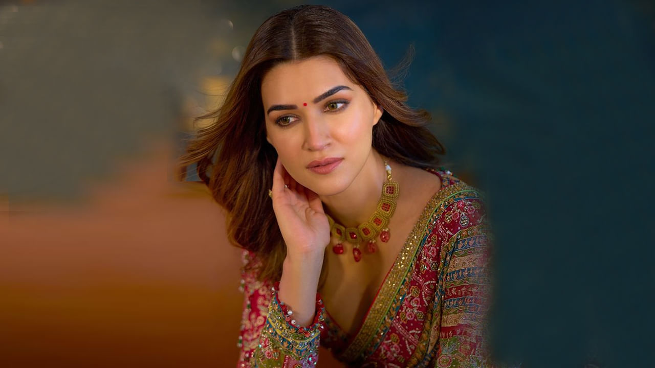 2023లో బాలీవుడ్ హంగామా స్టైల్ ఐకాన్స్ వారిచే మోస్ట్ స్టైలిష్ యాక్టర్ (ఫిమేల్) అవార్డును కైవసం చేసుకుంది. మరో 15 సినిమాలకి నామినేట్ అయినప్పట్టికి.. అవి అందుకోలేకపోయింది ఈ వయ్యారి భామ. 2025లో దో పట్టిలో ఆమె నటనకి IIFA డిజిటల్ అవార్డులు ఉత్తమ నటి - OTT లబించింది.