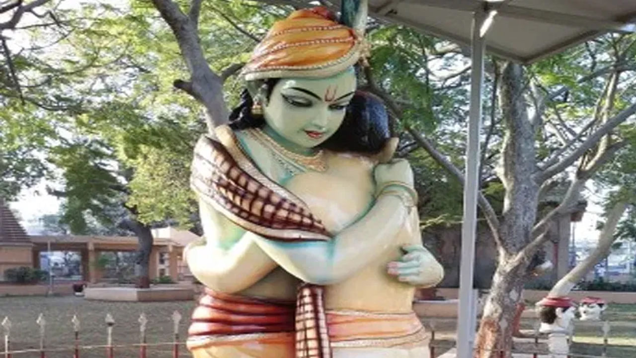 రాజస్ధాన్ కు చెందిన రాజా వంశీకులు వివాహమైన తర్వాత కొత్త దంపతులు సుదాముని ఆలయానికి వచ్చి పూజలు చేయడం ఆచారం.ఈ ఆలయం గర్భగుడిలో సుదాముడు, ఎడమ ప్రక్కన సుధాముడి భార్య సుశీల, కుడిప్రక్కన శ్రీ కృష్ణుడు ఆశీనులై దర్శనమిస్తారు.