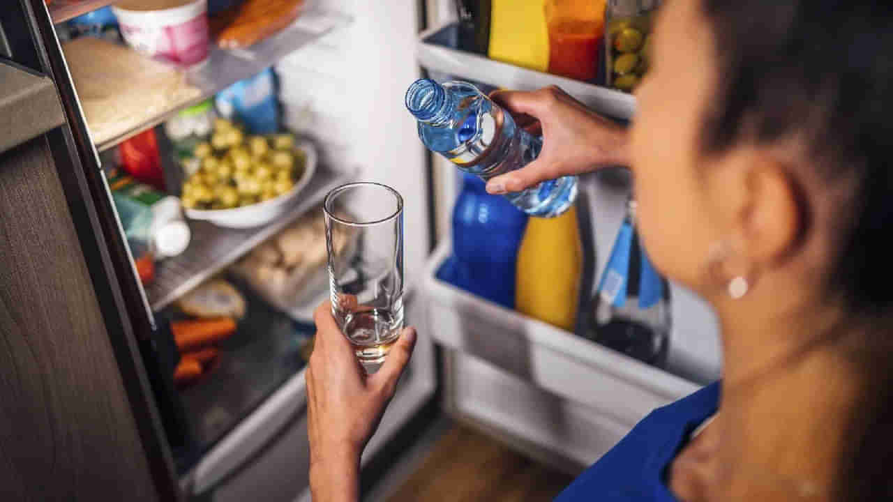 Cooling Water: ప్రిడ్జ్‌లో రోజుల తరబడి నిల్వ చేసిన నీరు తాగుతున్నారా.. ఎంత ప్రమాదమో మీకు తెలుసా..