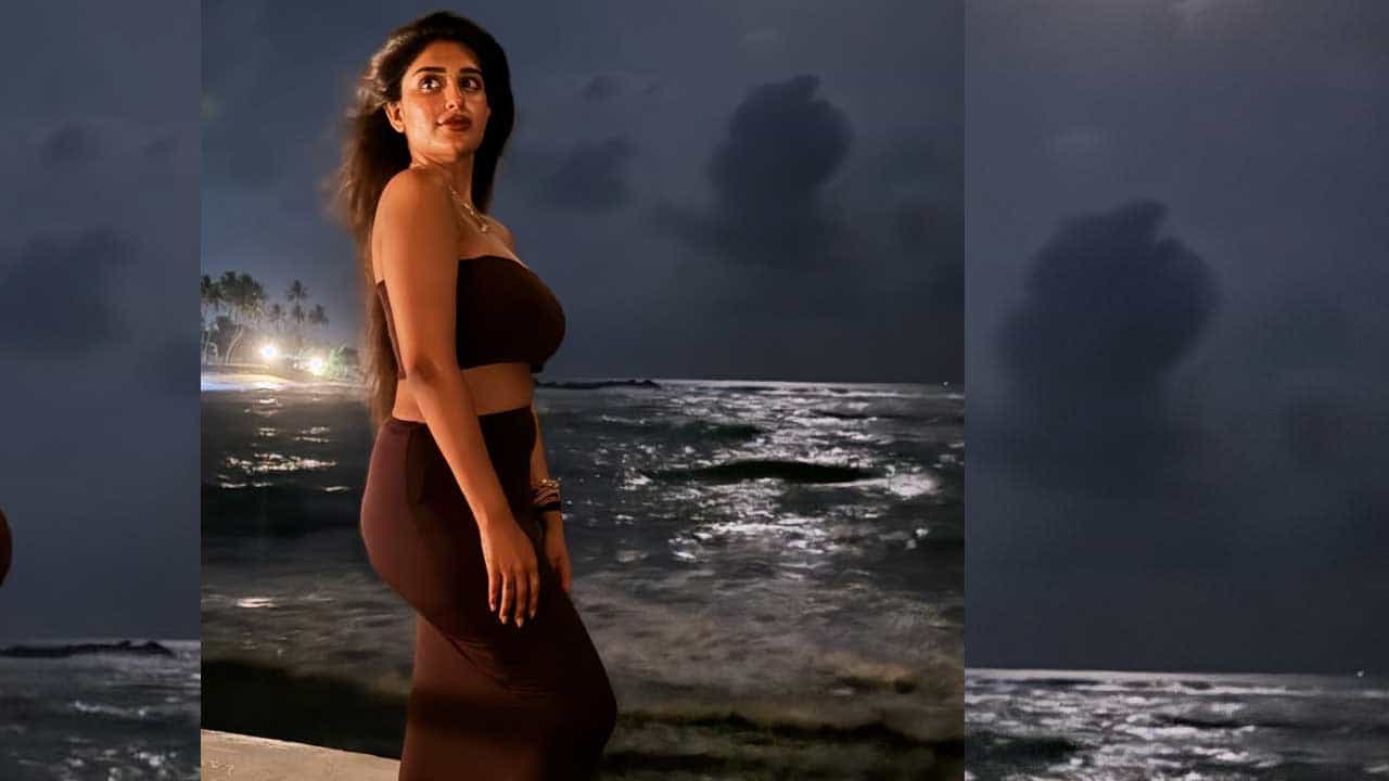 సీనియర్ నటిసురేఖ గురించి స్పెషల్ గా చెప్పాల్సిన పని లేదు. ఈమె ఎన్నో సినిమాల్లో క్యారెక్టర్ ఆర్టిస్ట్ గా పని చేసి మంచి గుర్తింపు తెచ్చుకుంది. ఈ నటికి సుప్రిత అనే కూతురు కూడా ఉంది. వీరిద్దరు కలిసి ఎన్నో పార్టీలు ఎంజాయ్ చేస్తారు. అంతే కాకుండా దానికి సంబంధించిన ఫొటోలు షేర్ చేస్తూ.. సోషల్ మీడియాలో మంచి ఫేమ్ సంపాదించుకున్నారు.
