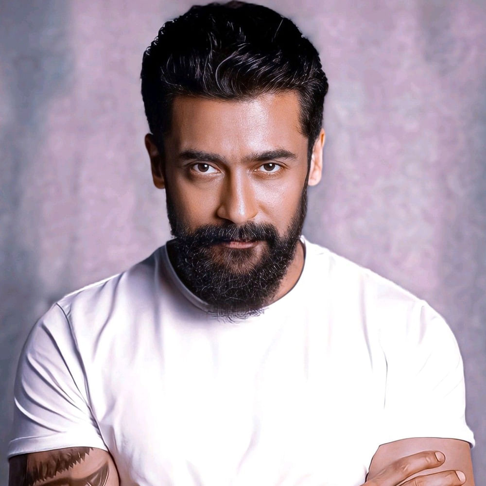 దుల్కర్‌ సల్మాన్‌ లాంటి హీరోలనైతే పొరుగు వారిగా చూడటం ఎప్పుడో మానేశారు తెలుగు జనాలు. తెలుగులో అన్ని హిట్లు అందుకున్నారు దుల్కర్‌. లాస్ట్ ఇయర్‌ దీపావళి సమయంలో లక్కీ భాస్కర్‌తో పూర్తిగా తెలుగుహీరోగా మారిపోయి, ఇక్కడే మూవీస్‌ కంటిన్యూ చేస్తున్నారు దుల్కర్‌. 