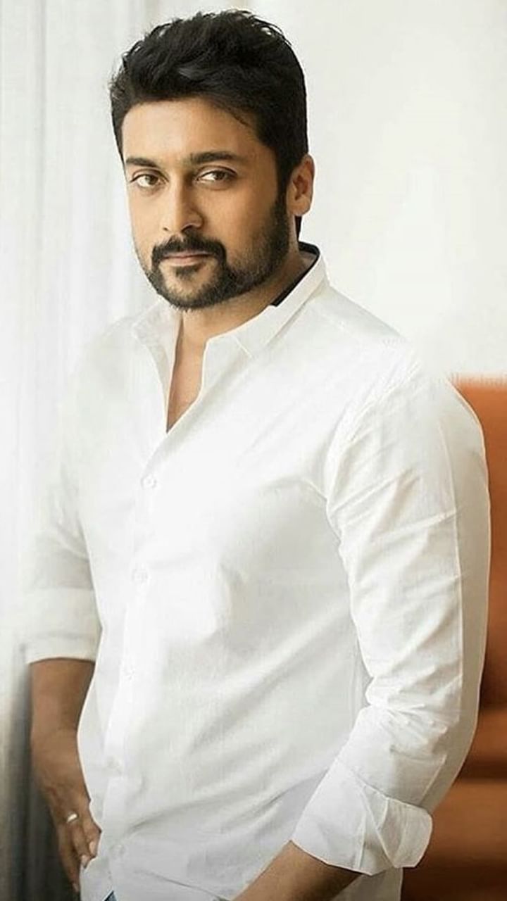 చిత్ర పరిశ్రమలో ఏ హీరో అయినా  రెండు మూడు కథలు విని అందులో తమకు నచ్చినవి సెలక్ట్ చేసుకుంటారు.  ఒక హీరో రిజక్ట్ చేసిన సినిమా కథను మరొకరు చేసి బ్లాక్ బస్టర్ హిట్ అందుకుంటారు.