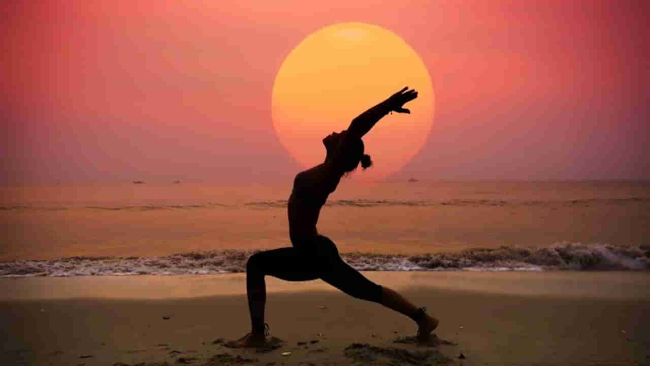 Summer Health Tips: వేసవిలో నెల రోజుల పాటు రోజూ సూర్య నమస్కారం చేయండి.. ఎన్ని ప్రయోజనాలో తెలిస్తే వావ్ అంటారు..