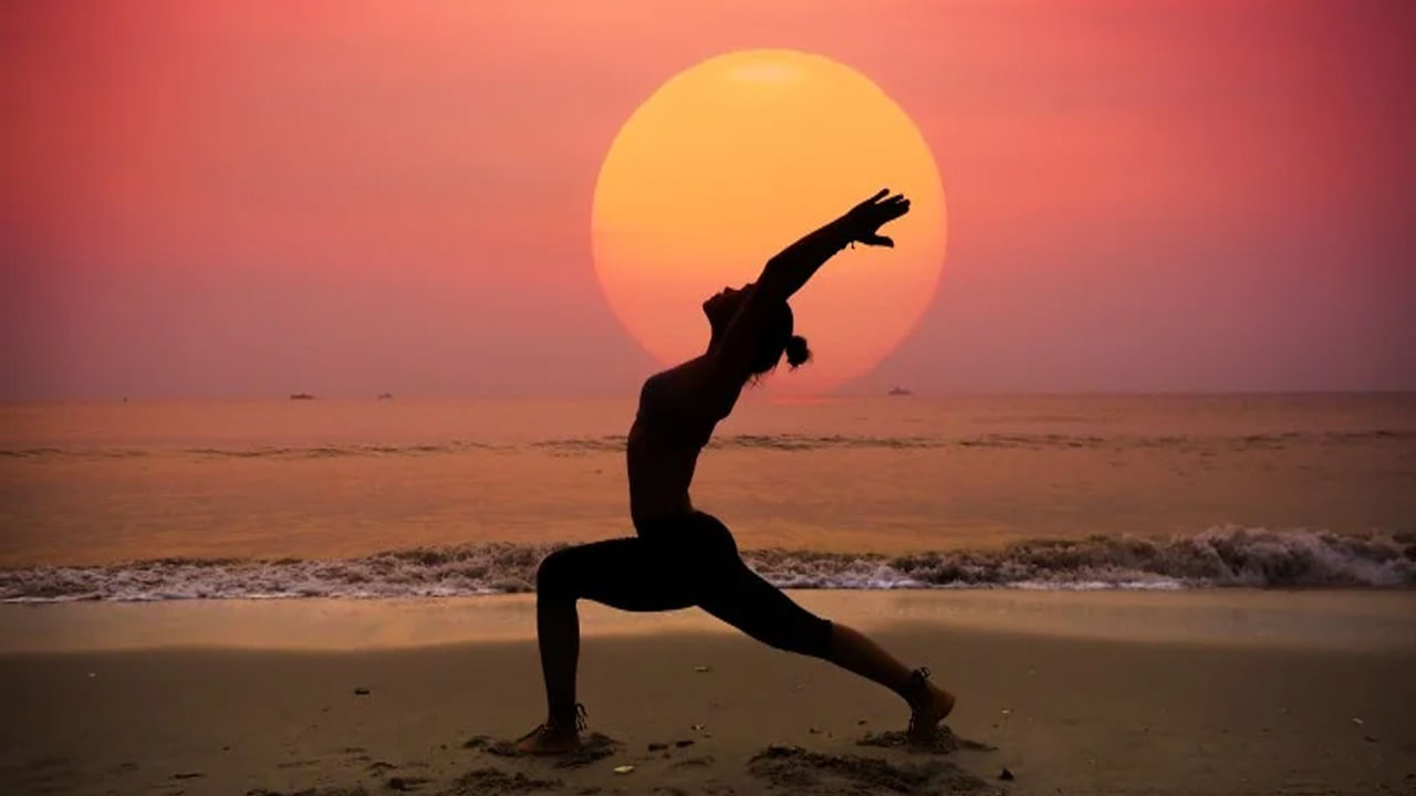 Summer Health Tips: వేసవిలో నెల రోజుల పాటు రోజూ సూర్య నమస్కారం చేయండి.. ఎన్ని ప్రయోజనాలో తెలిస్తే వావ్ అంటారు..