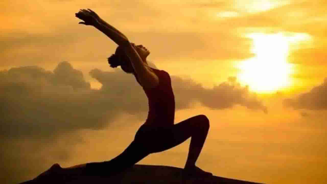 అందం కోసం అనవసరంగా ఖర్చు చేస్తున్నారా..? మహిళలు సూర్య నమస్కారం చేస్తే ఏం జరుగుతుందో తెలిస్తే..