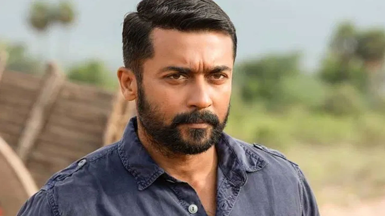  చిత్ర పరిశ్రమలో ఏ హీరో అయినా సరే వచ్చిన కథనే ఒకే చేయరు. రెండు మూడు కథలు విని అందులో తమకు నచ్చినవి సెలక్ట్ చేసుకుంటారు. ఇక ఒక హీరో రిజక్ట్ చేసిన సినిమా కథను మరొకరు చేసి బ్లాక్ బస్టర్ హిట్ అందుకుంటారు. అయితే అలానే సూర్య రిజక్ట్ చేసిన సినిమాలు బ్లాక్ బస్టర్ హిట్ అందుకున్నాయంట. అవి ఏవో ఇప్పుడు చూద్దాం.