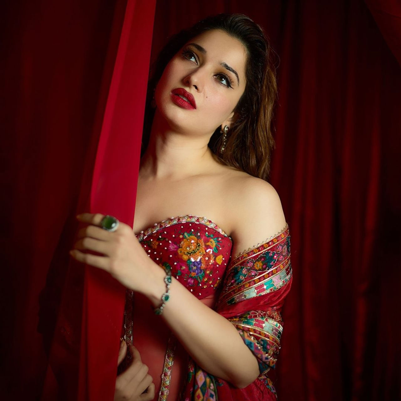 హీరోయిన్‌గా నటించాలన్నా.. స్పెషల్ సాంగ్ చేయాలన్నా.. తమన్నాకు తిరుగులేదు. రెండు పాత్రల్లోను చక్కగా ఒదిగిపోతుంటారు ఈ బ్యూటీ. ఇలాంటి ఇమేజ్ చాలా తక్కువ మంది హీరోయిన్లకు ఉంటుంది. 