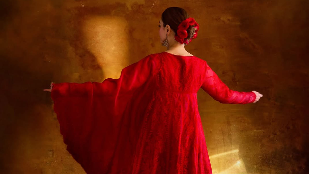 ఇక ప్రస్తుతం ఒదేల 2 సినిమాతో తెలుగు ప్రేక్షకుల ముందుకు వస్తుంది ఈ బ్యూటీ. దీంతో ఈ మూవీ ట్రైలర్ రిలీజ్ ఈవెంట్ కు అటెండ్ అయ్యింది. అక్కడ రెడ్ డ్రెస్ లో స్పెషల్ అట్రాక్షన్ గా నిలిచింది ఈ ముద్దుగుమ్మ.