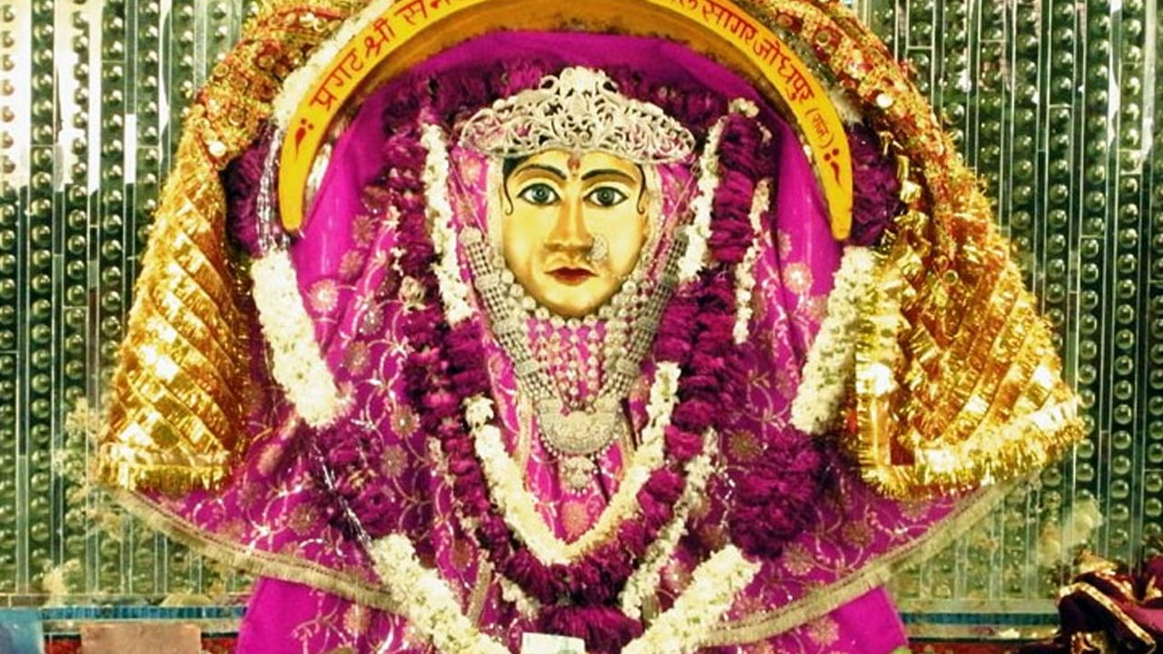 సంతోషి మాత ఆలయం, జోధ్పూర్: జోధ్‌పూర్ నగరంలో పురుషులను లోపలికి అనుమతించని సంతోషి మాత ఆలయం ఉంది. శుక్రవారం సంతోషి మాతకు అంకితం చేబయడిన రోజు. కనుక ఈ రోజున మహిళలు శాంతి సుఖాలను కోరుతూ అమ్మవారిని దర్శించుకుంటారు. శుక్రవారాల్లో ఆలయ శక్తి పెరుగుతుందని కుటుంబ సామరస్యం, ఆనందం కోసం అమ్మవారిని మహిళల దర్శించుకుని పూజలు చేస్తారు. ఈ సమయంలో, లోపలి గర్భగుడిలోకి పురుషులను అనుమతించరు.