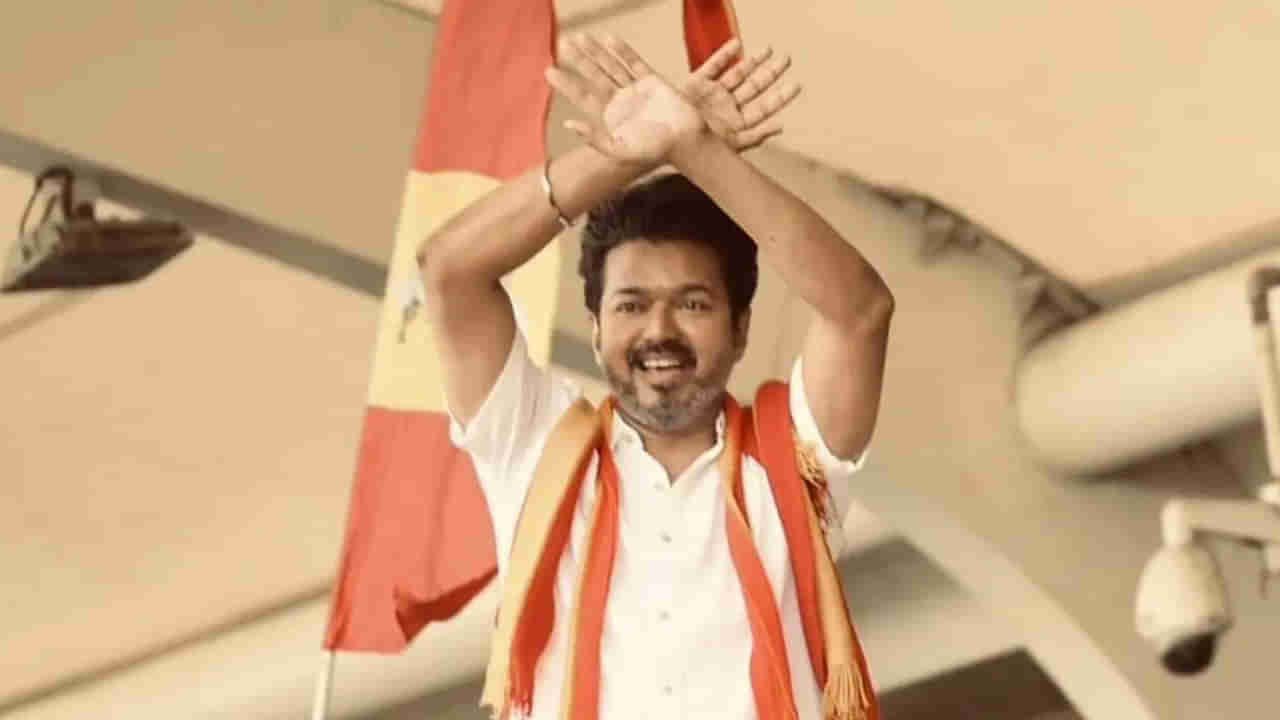 Thalapathy Vijay: విజయ్ని కలిసేందుకు చెట్టు మీద నుంచి దూకేసిన వీరాభిమాని.. హీరో ఏం చేశాడో తెలుసా? వీడియో