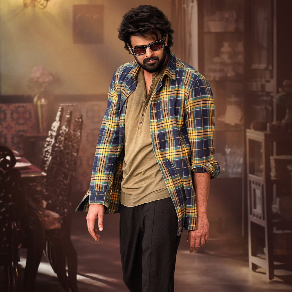 ఇలాంటి సందిగ్ధత రాజాసాబ్‌ విషయంలోనూ కనిపిస్తోంది. ఏదో ఒక ఫ్రెష్‌ ఐడియా రావడం.. దానికి తగ్టట్టు మ్యూజిక్‌తో పాటు సపోర్టింగ్‌ సీన్స్ ని మార్చడం.. వీఎఫ్‌ ఎక్స్ కోసం నెలలకు నెలలు వెయిట్‌ చేయడం.. ఇలా కారణాలు ఏవైతేనేం.. సినిమాలు వాయిదా పడుతూనే ఉన్నాయి. 