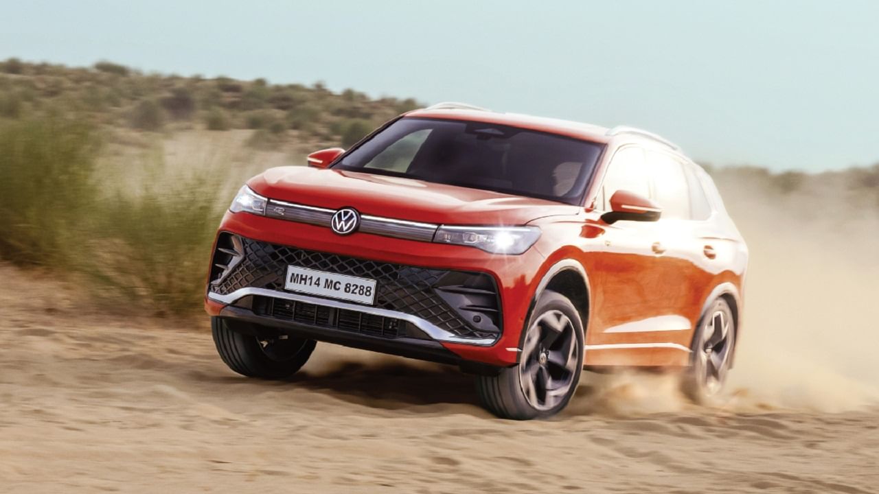 భారతదేశంలో ప్రముఖ కార్ల కంపెనీగా ప్రాచుర్యం పొందిన వోక్స్‌వ్యాగన్ తన సరికొత్త కారు టిగువాన్‌ను ఏప్రిల్ 14న రిలీజ్ చేయనుంది. టిగువాన్ ఆర్ లైన్‌పేరుతో సీబీయూ మోడల్‌గా ఈ కారు రిలీజ్ చేస్తున్నారు. ఈ కారు 7-స్పీడ్ డ్యూయల్ క్లచ్ డీఎస్‌జీ ఆటోమేటిక్ గేర్‌బాక్స్‌తో జత చేసి 2.0 లీటర్ టర్బోచార్జ్డ్ పెట్రోల్ ఇంజిన్ ద్వారా పని చేస్తుంది. ఇండియా స్పెక్ టిగువాన్ ఆర్ లైన్ 201 బీహెచ్‌పీ, 320 ఎన్ఎం పీక్ టార్క్‌ను ఉత్పత్తి చేస్తుంది. వోక్స్‌వ్యాగన్‌కు సంబంధించిన 4 మోషన్ ఏడబ్ల్యూడీ సిస్టమ్ ద్వారా నాలుగు చక్రాలకు పవర్ పంపబడుతుంది. ఈ కారు అంచనా ధర రూ. 50 లక్షలుగా ఉండనుంది.
