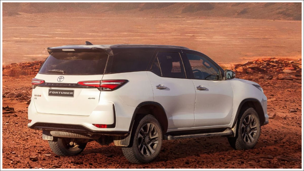 టయోటా ఫార్చ్యూనర్: టయోటా శక్తివంతమైన SUV ఫార్చ్యూనర్ అమ్మకాలు ఫిబ్రవరిలో తగ్గుముఖం పట్టాయి. ఫిబ్రవరి 2025లో 2,876 యూనిట్లు అమ్ముడయ్యాయి. ఇది ఫిబ్రవరి 2024లో అమ్ముడైన 3,395 యూనిట్లతో పోలిస్తే 15 శాతం తగ్గుదల.