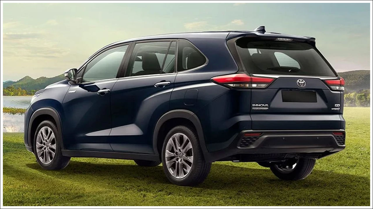 టయోటా ఇన్నోవా: టయోటా ఇన్నోవా సిరీస్‌లో ఇన్నోవా హైక్రాస్, ఇన్నోవా క్రిస్టా అమ్మకాలు ఫిబ్రవరిలో స్థిరంగా ఉన్నాయి. మొత్తం 8,449 యూనిట్లు అమ్ముడయ్యాయి. ఫిబ్రవరి 2024లో 8,481 యూనిట్లు అమ్ముడయ్యాయి.