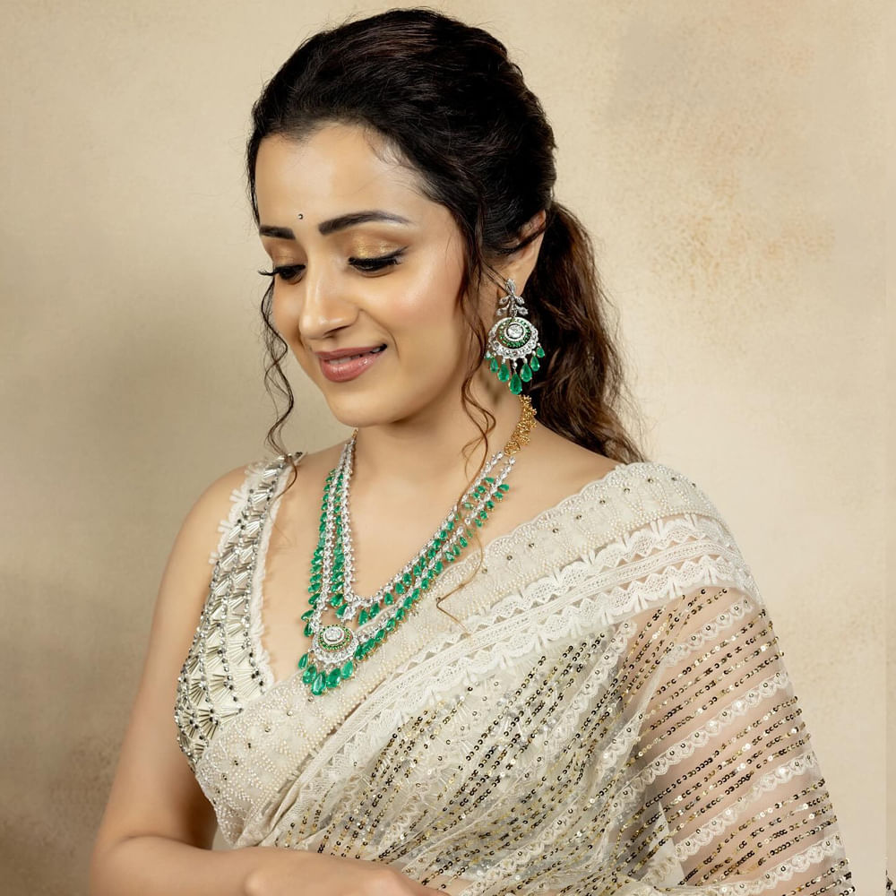 ఇటీవలే పొన్నియన్ సెల్వన్, ది రోడ్, లియో, ది గోట్ చిత్రాలతో వరుస హిట్స్ అందుకున్న ఈ అమ్మడు.. ప్రస్తుతం మెగాస్టార్ చిరంజీవి సరసన విశ్వంభర చిత్రంలో నటిస్తుంది. అలాగే ఆమె చేతిలో దాదాపు అరడజనకు పైగా సినిమాలు ఉన్నాయి. 