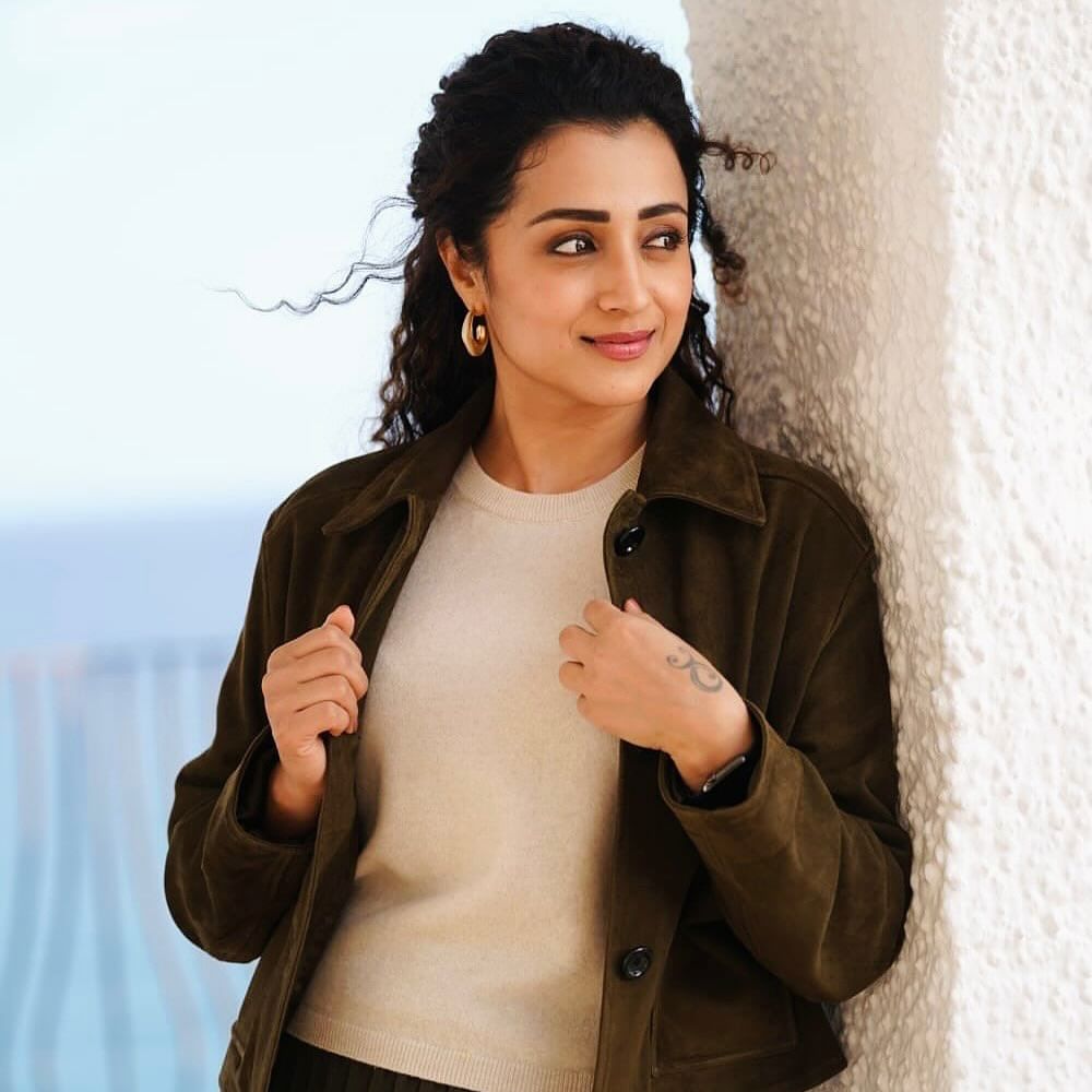 తాజాగా కోలీవుడ్ హీరో అజిత్ సరసన గుడ్ బ్యాడ్ అగ్లీ చిత్రంలో నటించింది. ఏప్రిల్ 11న విడుదలైన ఈ సినిమాకు మంచి రెస్పాన్స్ వచ్చింది. ఇందులో త్రిష అందం, అభినయంతో మరోసారి వెండితెరపై మాయ చేసింది.