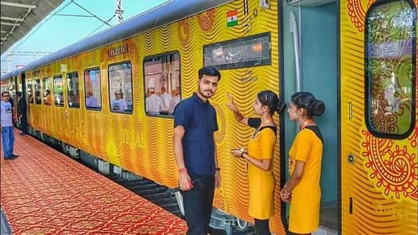 మొదటి నెలలోనే రికార్డు సృష్టించిన భారతదేశపు మొట్టమొదటి ప్రైవేట్ రైలు