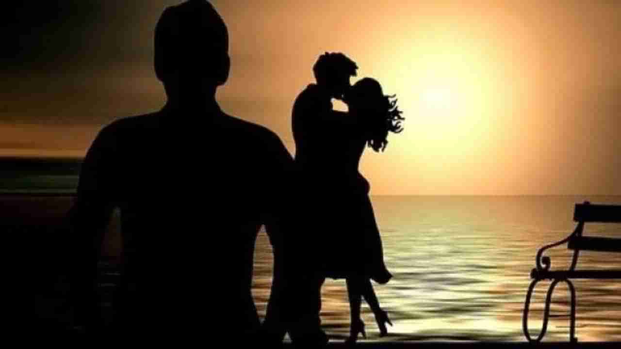 భార్యతో ఏకాంతంగా ప్రియుడు! భర్త ఎంట్రీ.. అతని ప్రైవేట్ పార్ట్ని పళ్లతో కసాకసా..