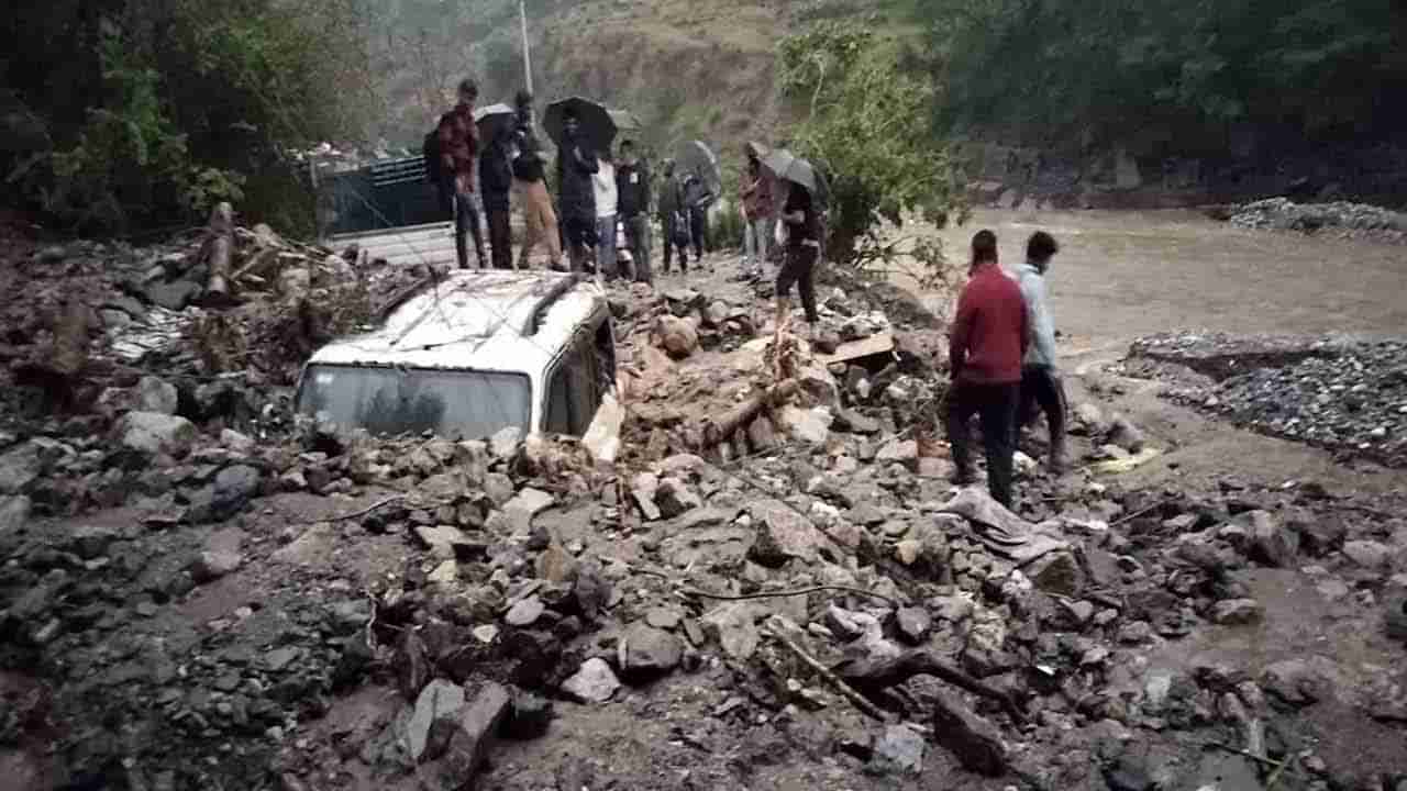 Watch: ఉత్తరాఖండ్‌లో వర్ష బీభత్సం..ఈదురు గాలులు, వడగాళ్లకు విరిగిపడ్డ కొండచరియలు..