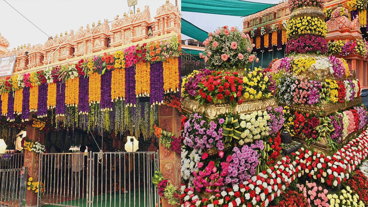 స్వామి వారి దేవాలయం, కళ్యాణ వేదిక వద్ద పుష్పాలంకరణలు, పండ్లతో అలంకరణలు, విద్యుత్ కాంతులు భక్తులను కట్టిపడేసాయి. మరో ఐదు రోజులపాటు జరగనున్న వివిధ పూజా కార్యక్రమాలు, వివిధ వాహన సేవ కార్యక్రమాలు కూడా కనుల పండుగగా పక్కా ప్రణాళిక ప్రకారం నిర్వహించేందుకు అన్ని ఏర్పాట్లు పూర్తి చేశామని ఆలయ అధికారులు తెలిపారు.
