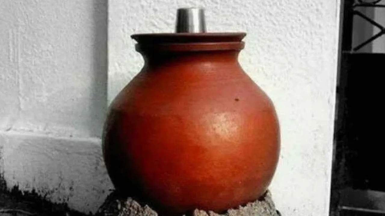 Vastu Tips: ఇంట్లో నీరు నిల్వ ఉండే పాత్రను ఏదిశలో పెట్టుకోవడం శుభప్రదం.. ఏ దిశలో పెట్టుకుంటే అశుభం అంటే..